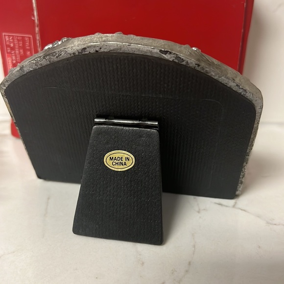 3x2 DETAILED CHRISTMAS FRAME IN ORIGINAL BOX - Picture 3 of 3